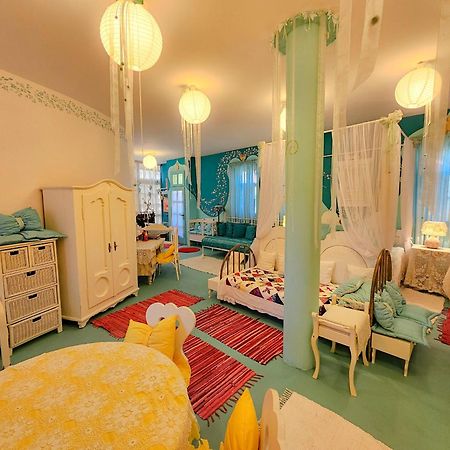 Feher Tulipan Apartman Hotel Debrecen Bagian luar foto