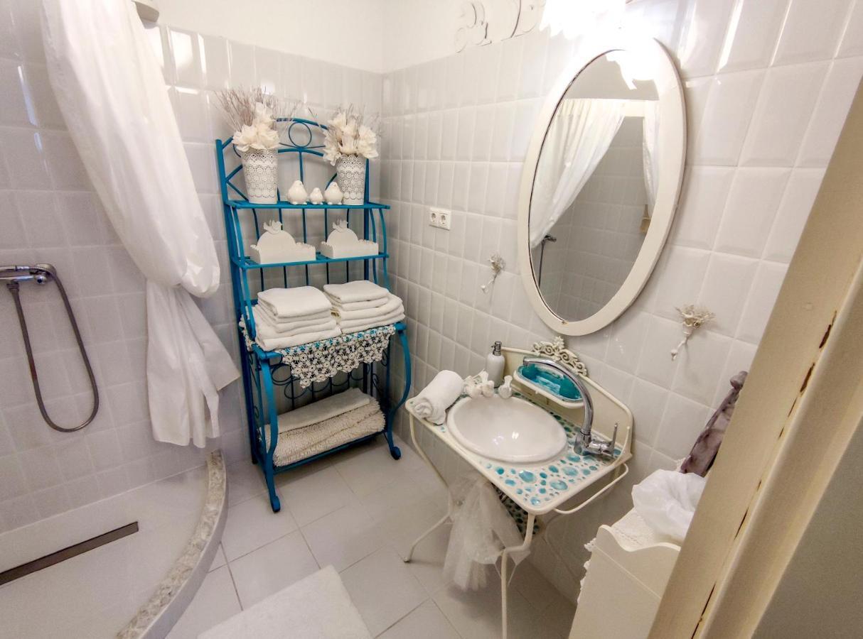 Feher Tulipan Apartman Hotel Debrecen Bagian luar foto