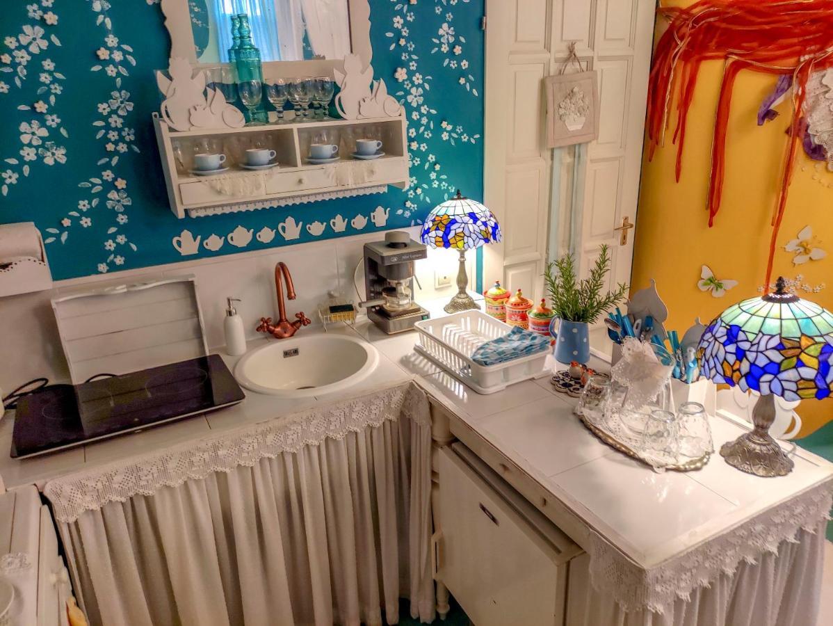 Feher Tulipan Apartman Hotel Debrecen Bagian luar foto