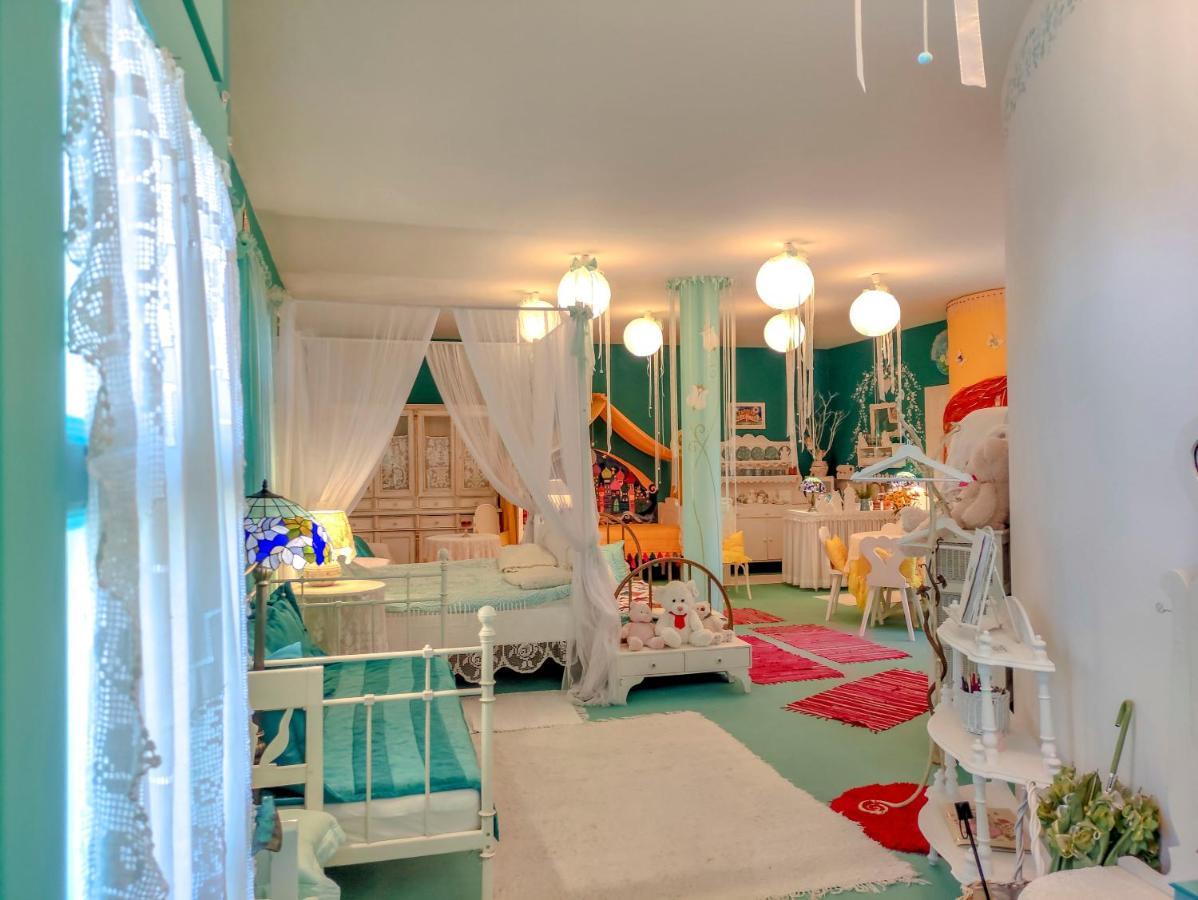 Feher Tulipan Apartman Hotel Debrecen Bagian luar foto