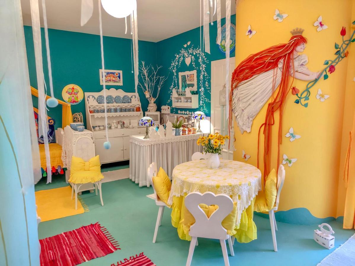 Feher Tulipan Apartman Hotel Debrecen Bagian luar foto