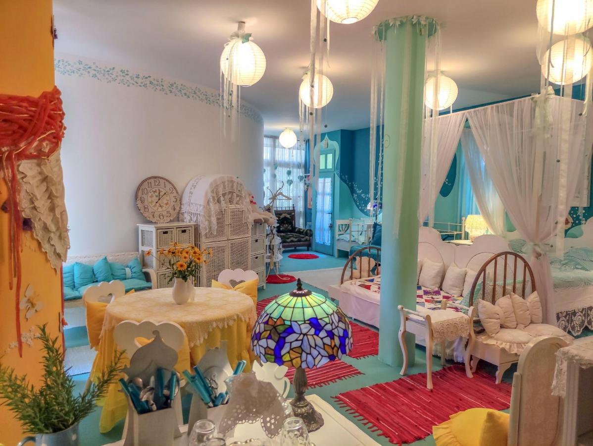Feher Tulipan Apartman Hotel Debrecen Bagian luar foto