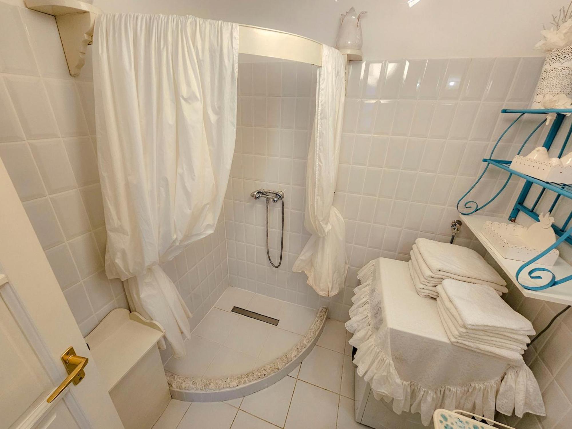 Feher Tulipan Apartman Hotel Debrecen Bagian luar foto