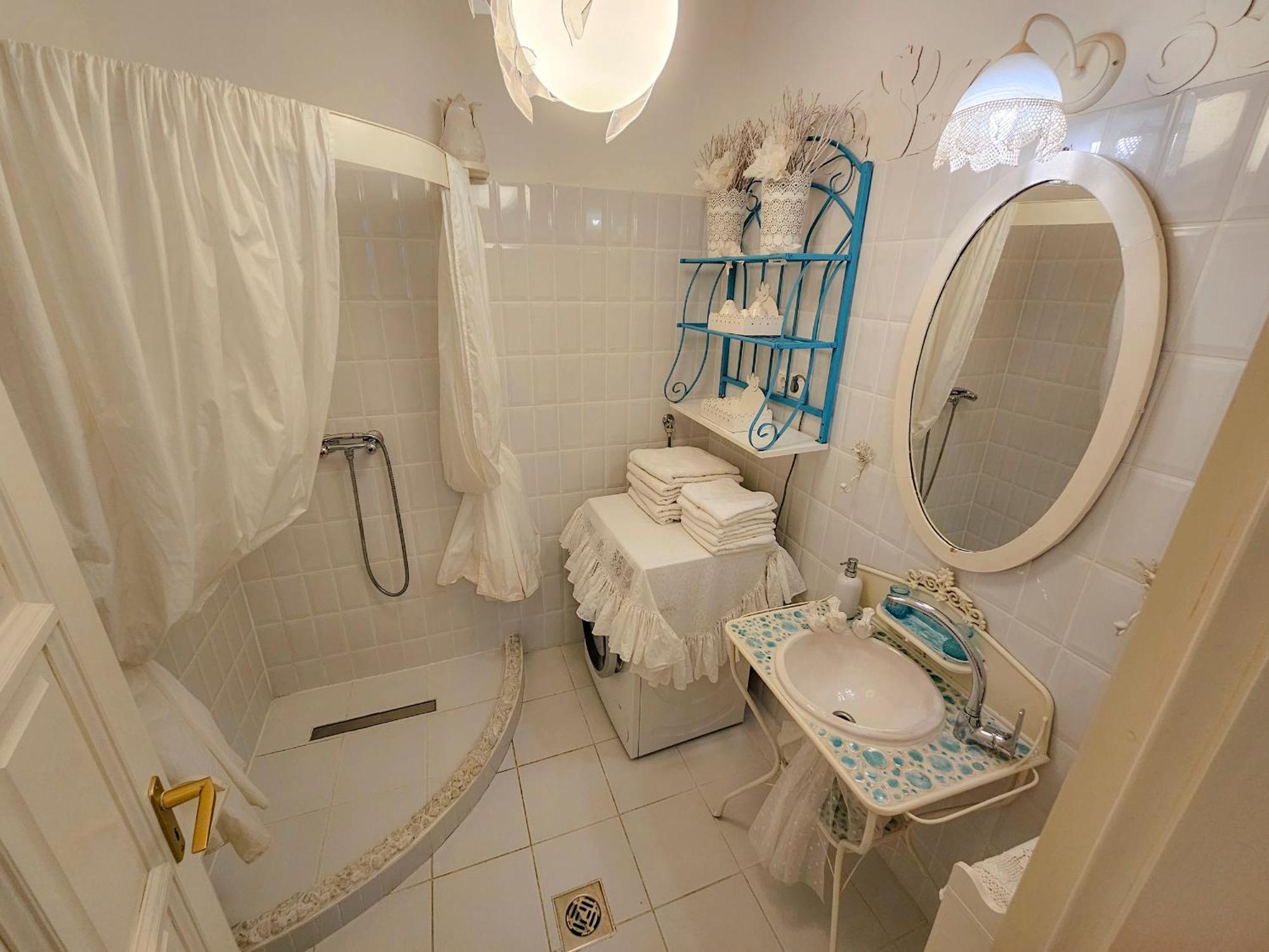 Feher Tulipan Apartman Hotel Debrecen Bagian luar foto