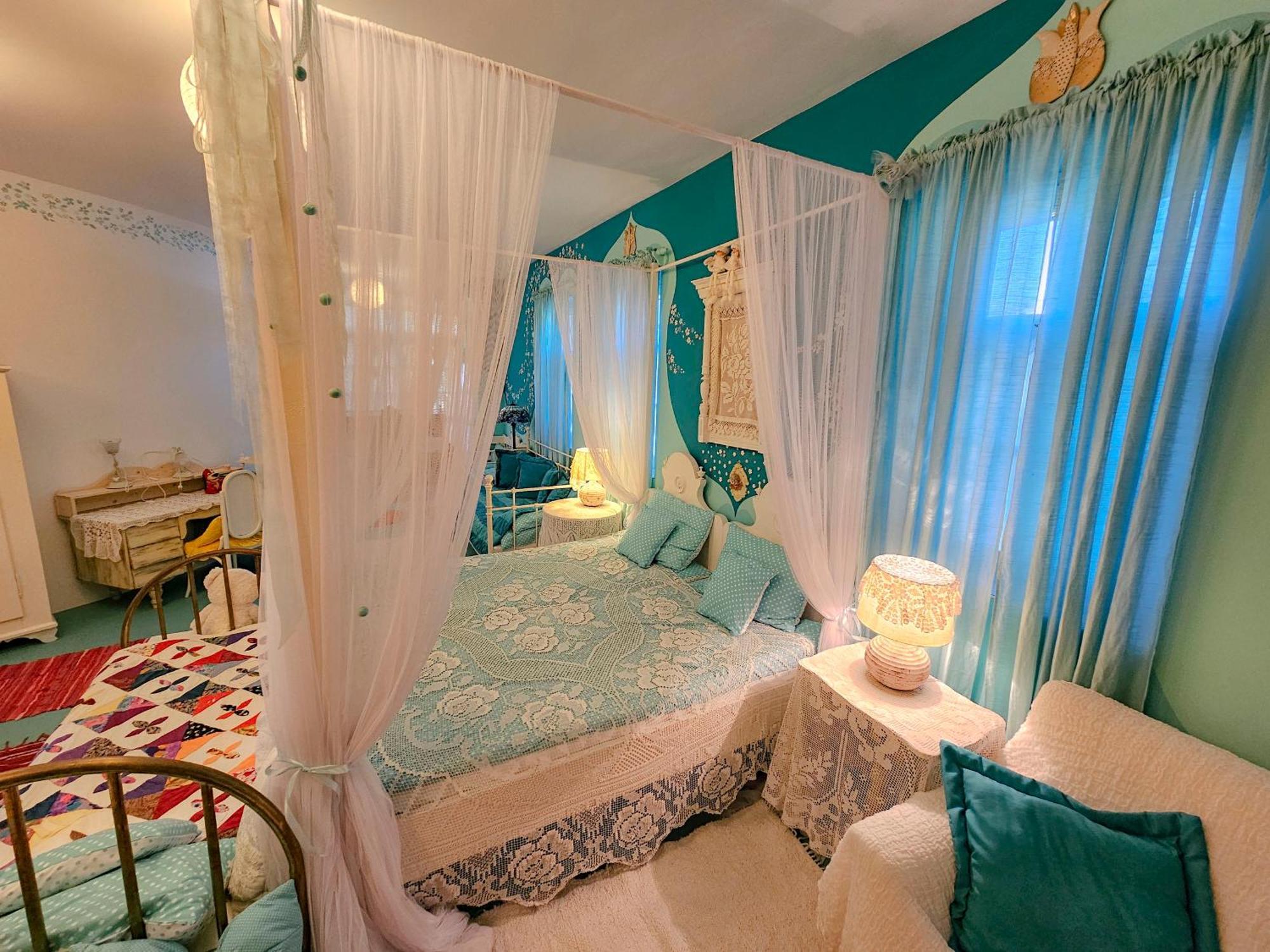 Feher Tulipan Apartman Hotel Debrecen Bagian luar foto